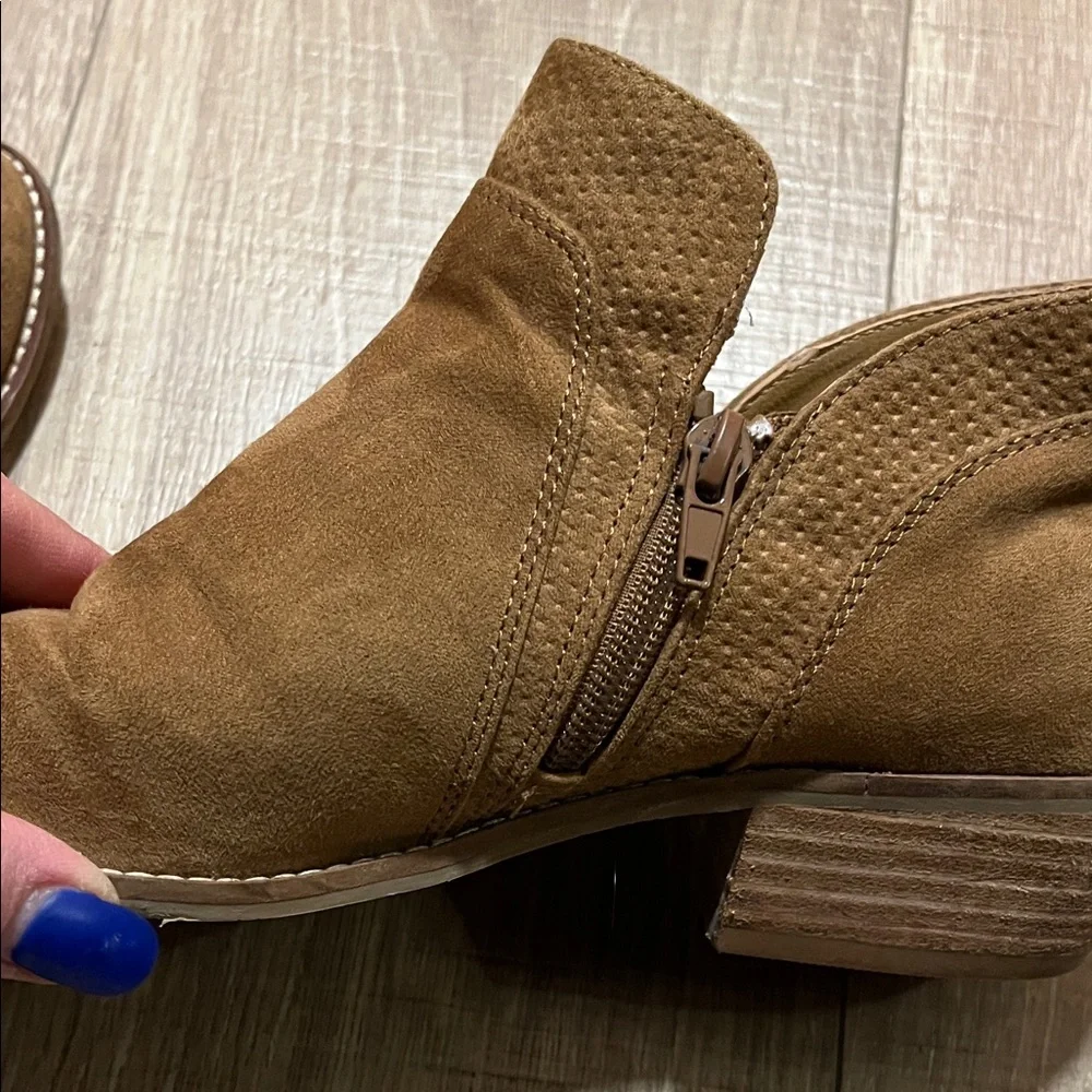 DV by Dolce Vita Tan Chukka Boots Size 7.5